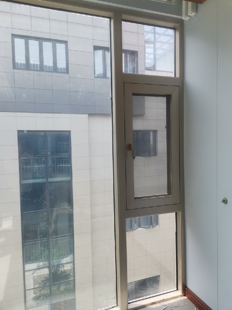 铝合金门窗阳光房